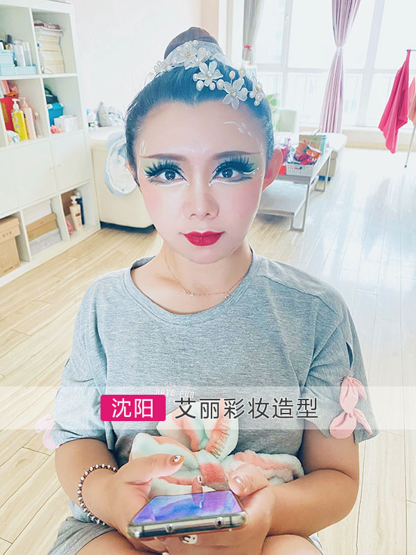 沈陽(yáng)藝術(shù)考試跟妝